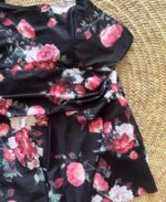مایو دو تیکه زنانه طرح گلدار سایز خیلی بزرگ ۳ ایکس لارج ( xxxl ) به رنگ مشکی با گل های قرمز برند خارجی shein ( شین ) - Image 4