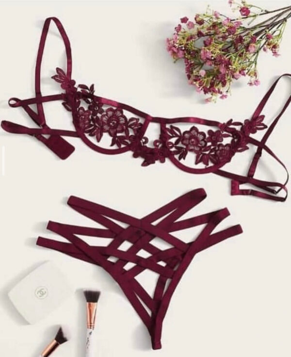 بیکینی زنانه باز سکسی مجلسی دو تیکه پورن بصورت ست سوتین و شورت sexi طرح بندی بدن نما با گیپور طرح گل به رنگ قرمز برند خارجی شین ( shein )