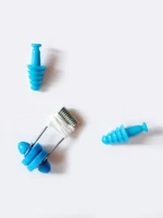 ست دماغ گیر و گوش گیر شنا ارزان بنددار برای استخر با جنس فلزی و سیلیکونی آبی رنگ 
