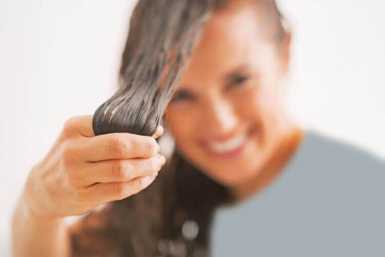 تاثیر کلاه استخردر مراقبت از موهای کراتین شده در استخر در برابر کلر آب 