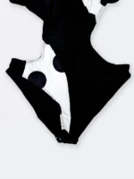 مایو زنانه زیبا و کیوت مدل اسلیپ کاپدار متحرک به رنگ مشکی و سفید برای استخر - Image 6
