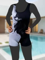 مایو زنانه پادار برای استخر با طرح شیک به رنگ های مشکی و طوسی برند اسپیدو ( Speedo ) نیمه پوشیده و کاپدار متحرک با پارچه استرچ ضد کلر